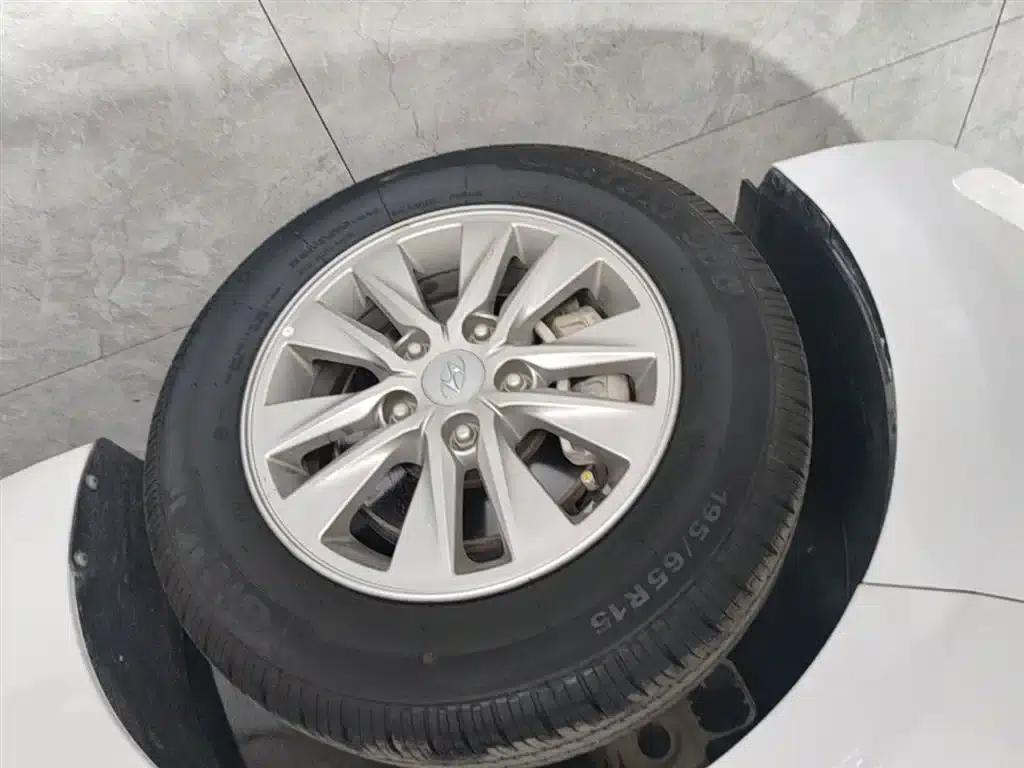 Hyundai Elantra 2018 1.6L Automatic GL (National VI Emission Standard) — миниатюра 23
