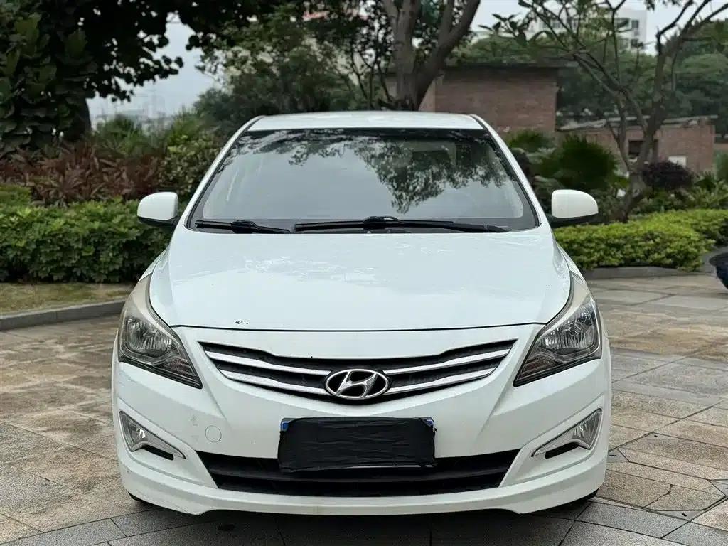 2016 Hyundai Reina 1.4L Automatic Intelligent GLS — миниатюра 2