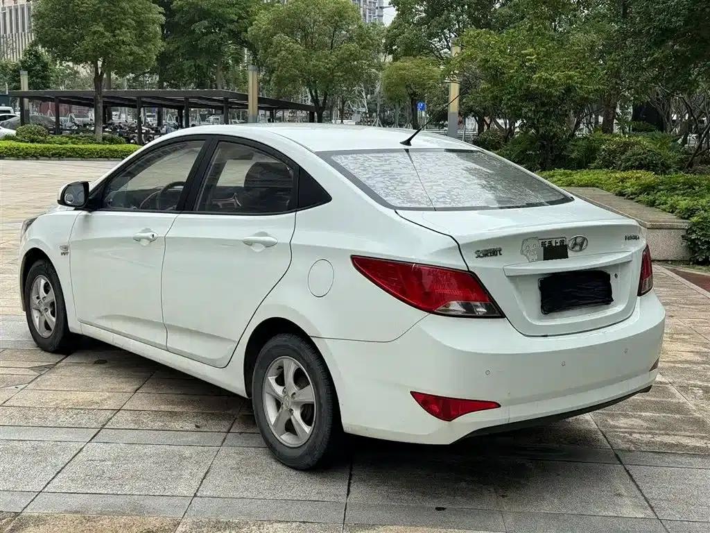 2016 Hyundai Reina 1.4L Automatic Intelligent GLS — миниатюра 7
