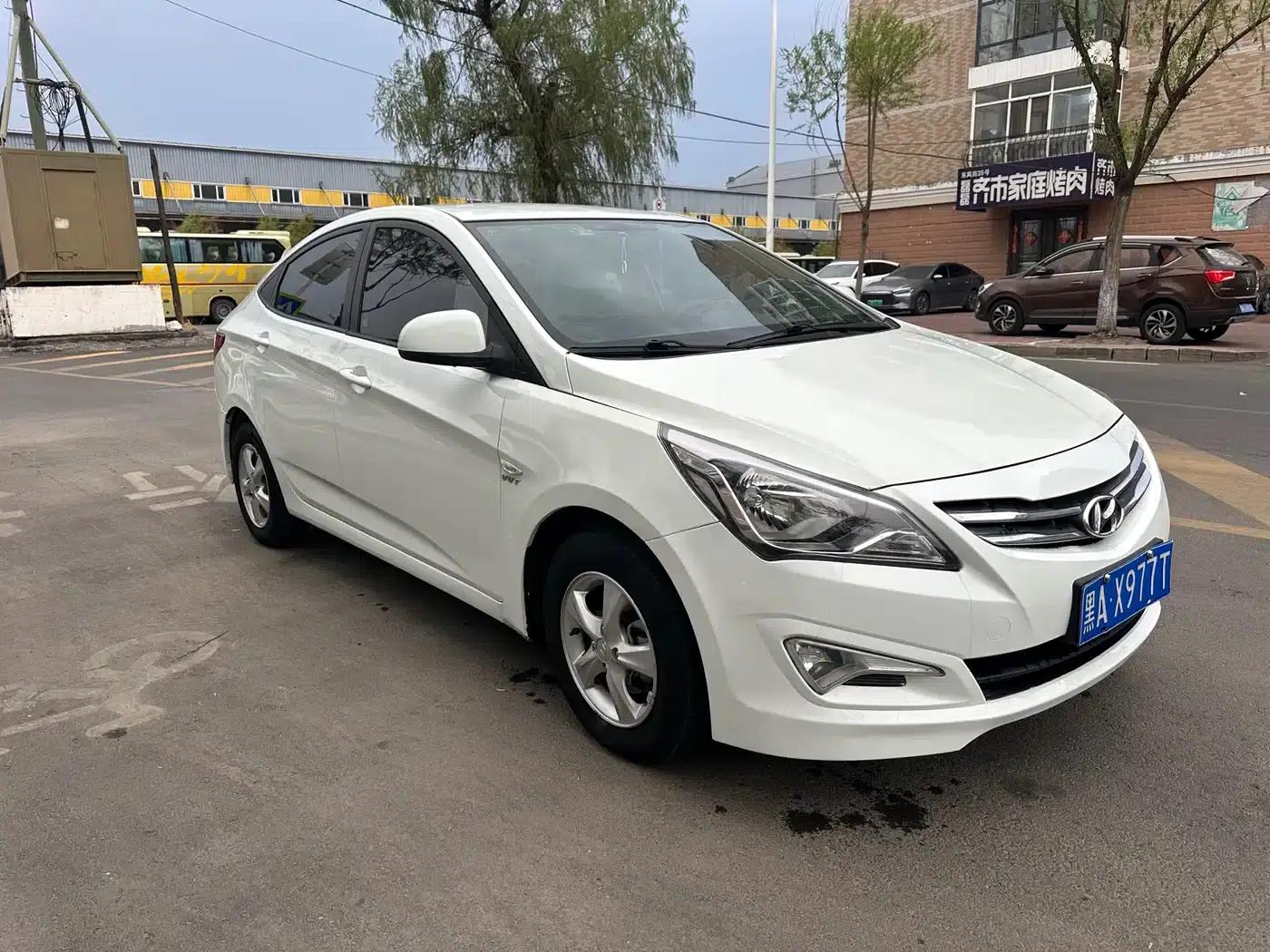 2014 Hyundai Reina 1.4L Automatic Intelligent GLS — миниатюра 3