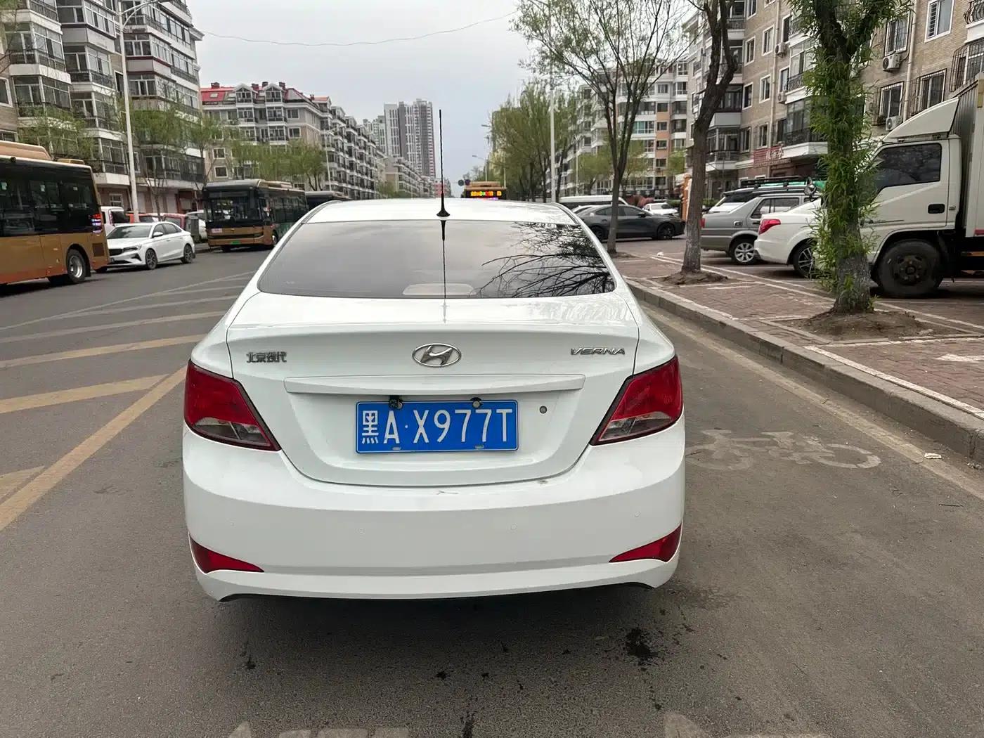 2014 Hyundai Reina 1.4L Automatic Intelligent GLS — миниатюра 4