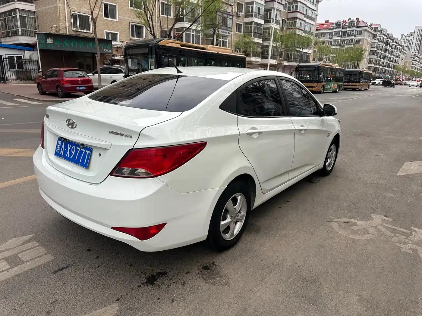 2014 Hyundai Reina 1.4L Automatic Intelligent GLS — миниатюра 5