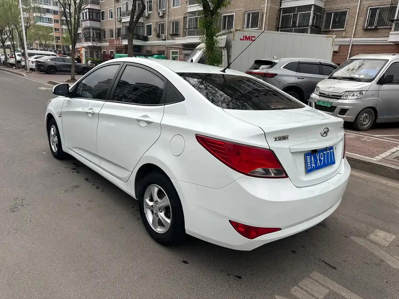 2014 Hyundai Reina 1.4L Automatic Intelligent GLS — миниатюра 6