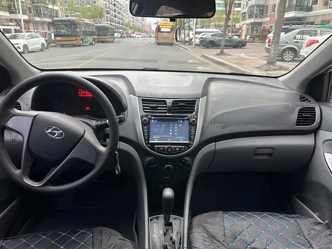 2014 Hyundai Reina 1.4L Automatic Intelligent GLS — миниатюра 7