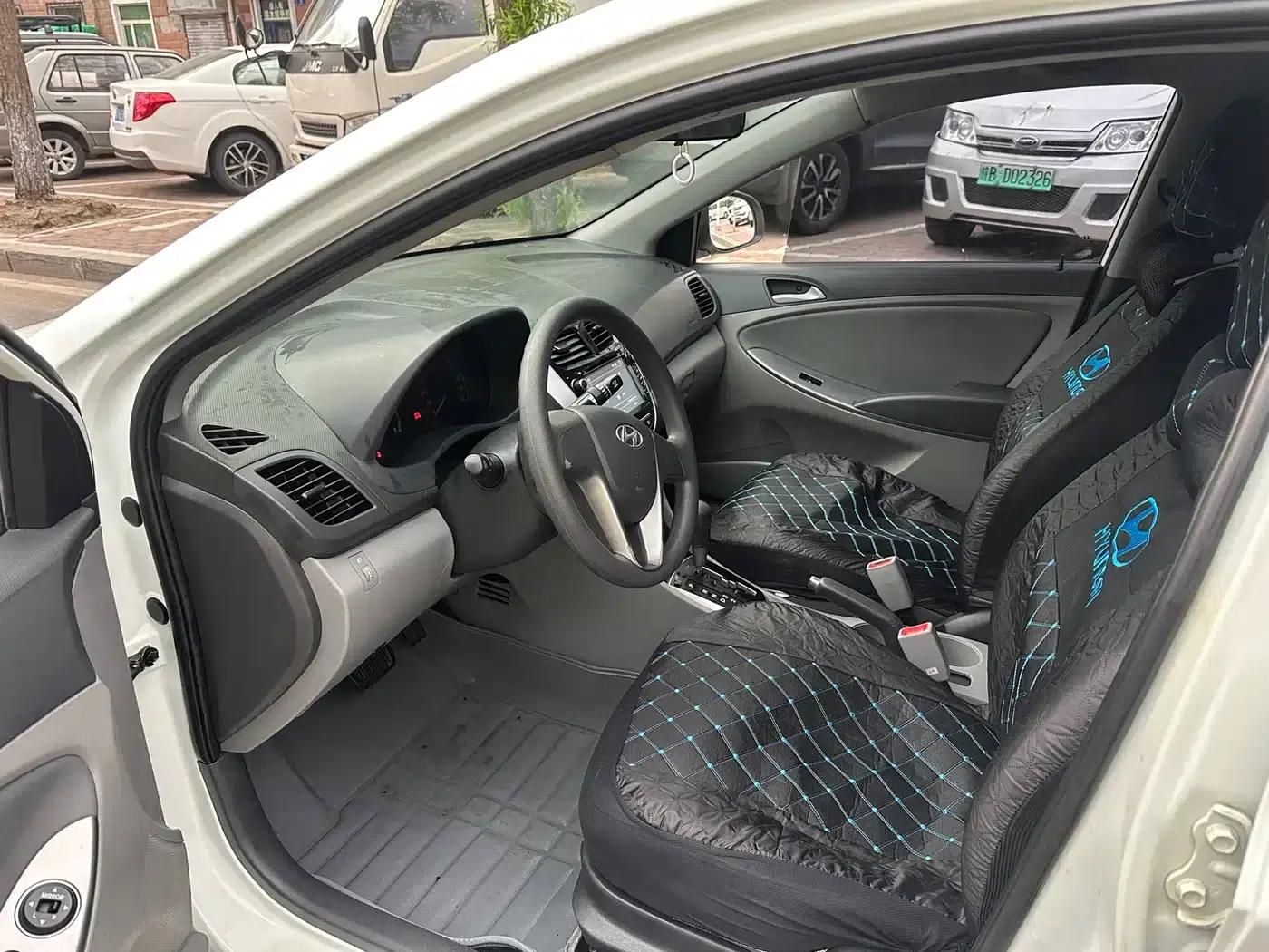 2014 Hyundai Reina 1.4L Automatic Intelligent GLS — миниатюра 8