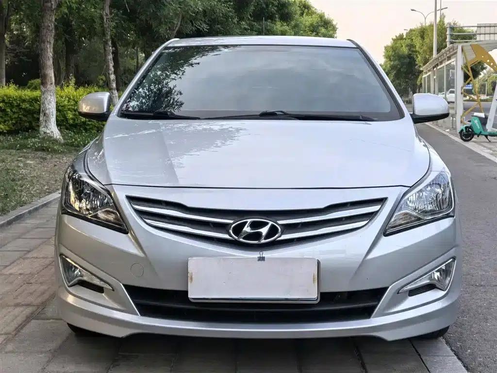 2014 Hyundai Reina 1.4L Automatic Leading Edition GLX — миниатюра 2