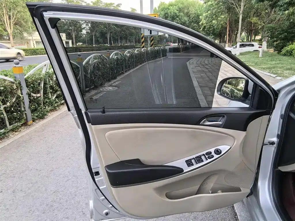2014 Hyundai Reina 1.4L Automatic Leading Edition GLX — миниатюра 4