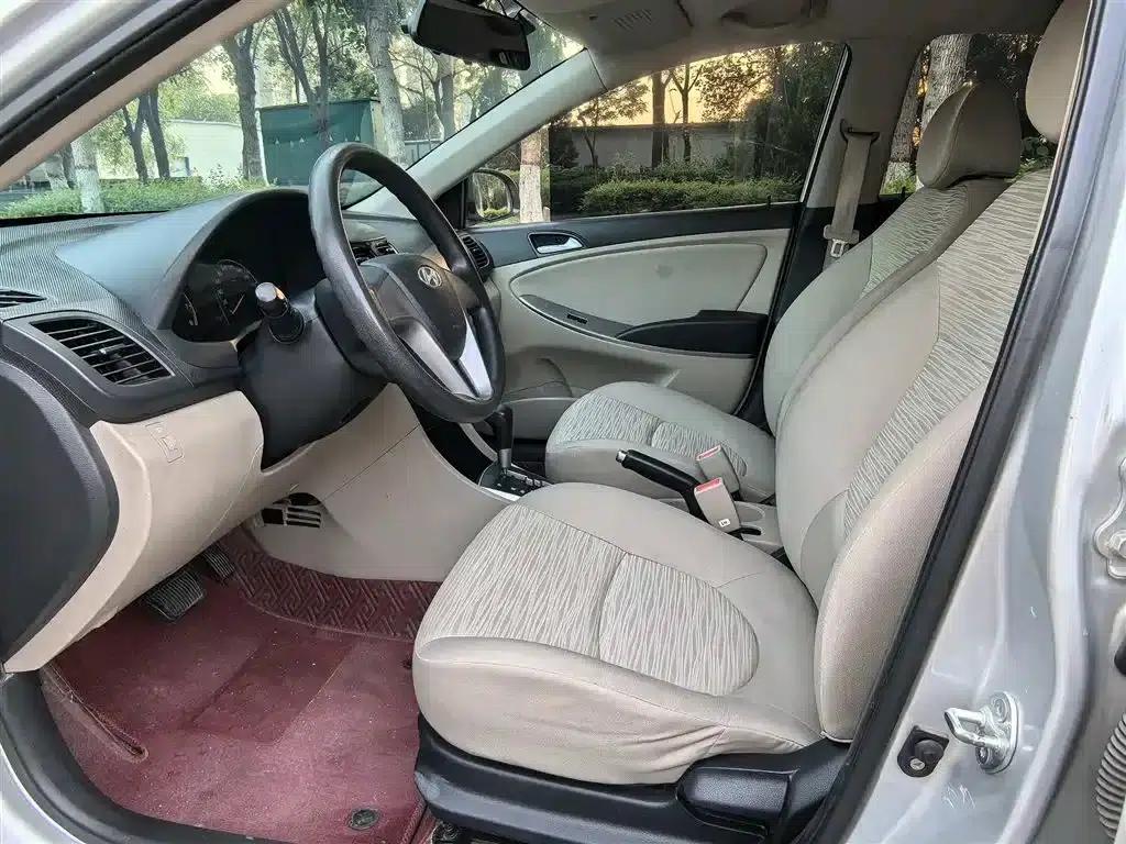 2014 Hyundai Reina 1.4L Automatic Leading Edition GLX — миниатюра 5