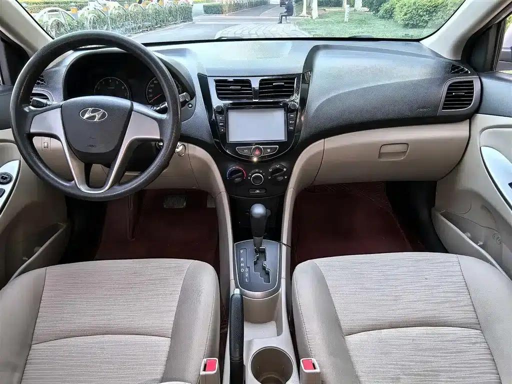 2014 Hyundai Reina 1.4L Automatic Leading Edition GLX — миниатюра 6