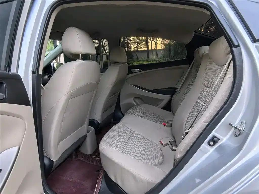 2014 Hyundai Reina 1.4L Automatic Leading Edition GLX — миниатюра 7