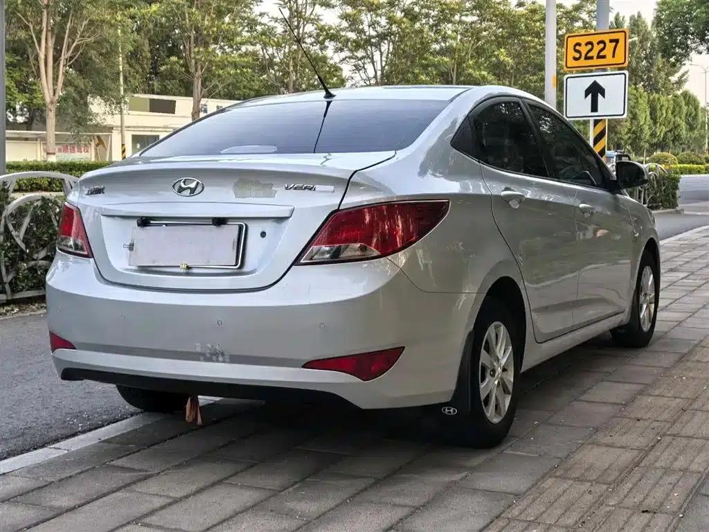 2014 Hyundai Reina 1.4L Automatic Leading Edition GLX — миниатюра 8