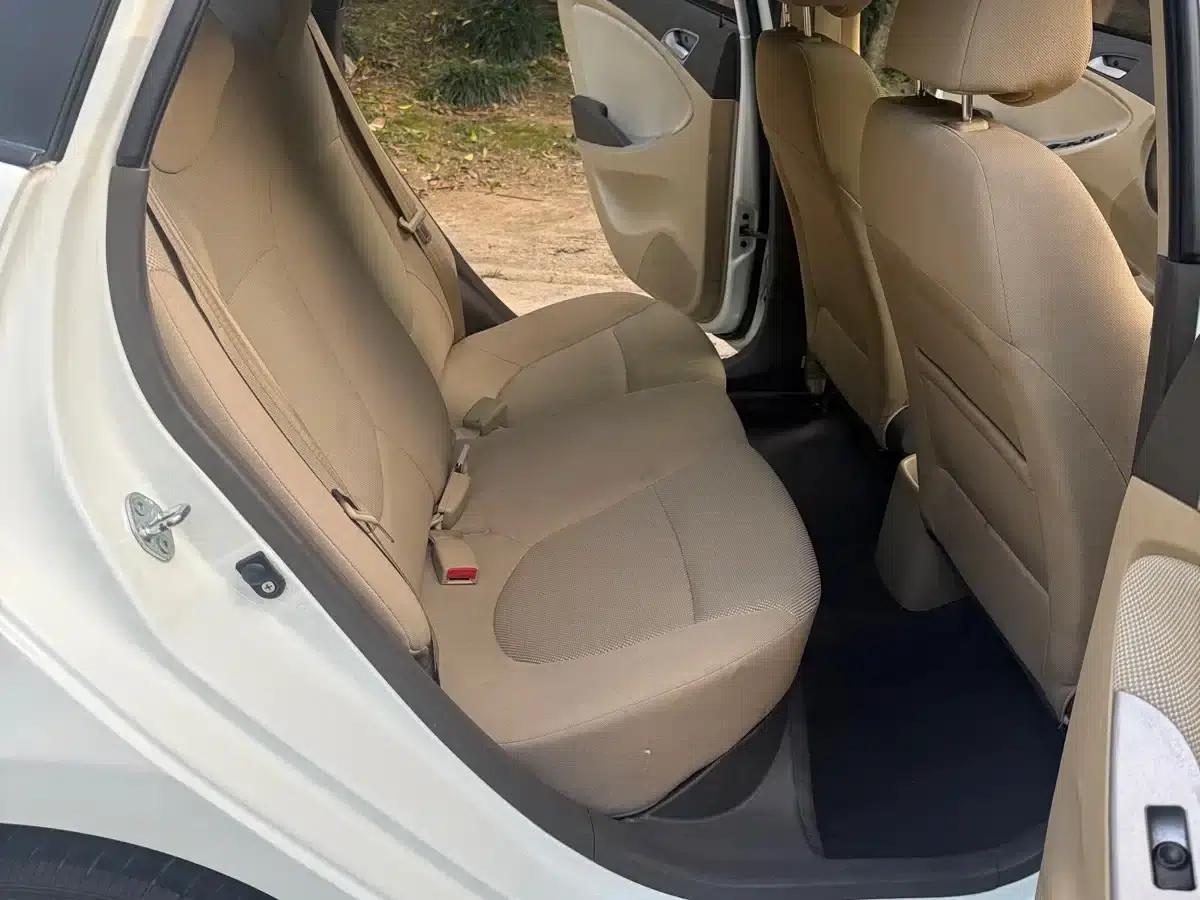 2010 Hyundai Reina Sedan 1.4L Automatic Fashion GT — миниатюра 15