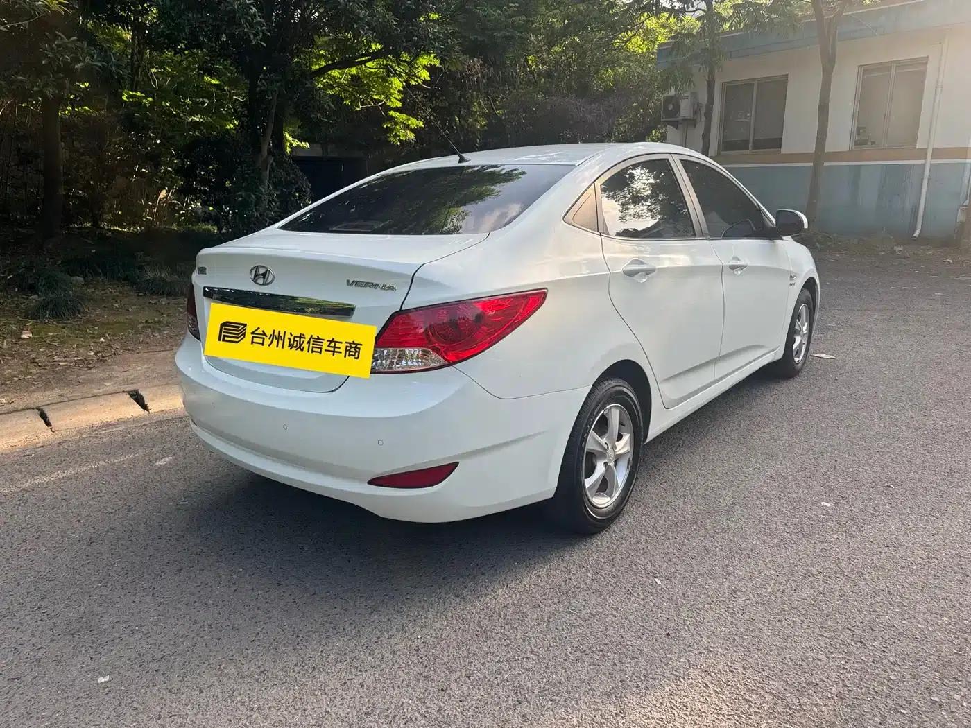 2010 Hyundai Reina Sedan 1.4L Automatic Fashion GT — миниатюра 4