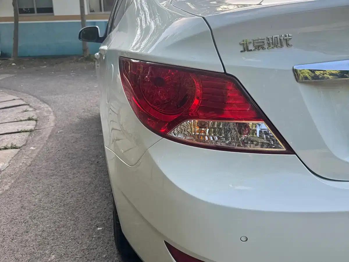 2010 Hyundai Reina Sedan 1.4L Automatic Fashion GT — миниатюра 10