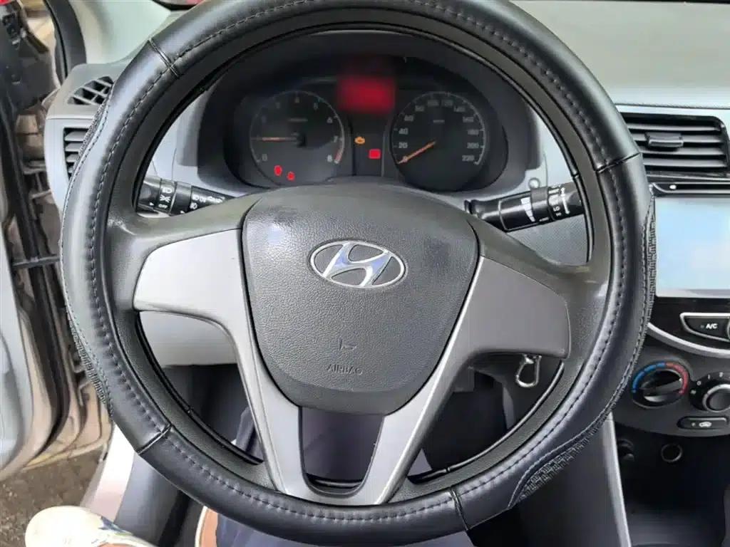 2014 Hyundai Reina 1.4L Automatic Intelligent GLS — миниатюра 11