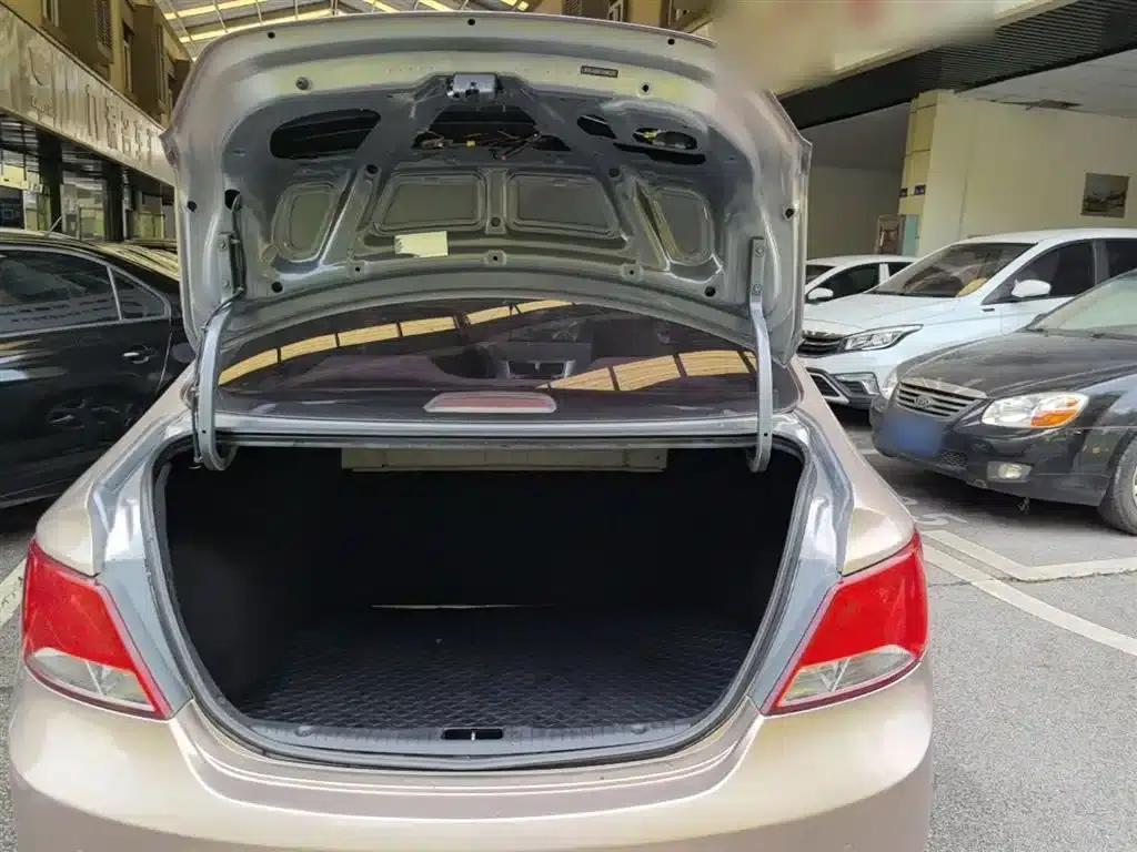 2014 Hyundai Reina 1.4L Automatic Intelligent GLS — миниатюра 19