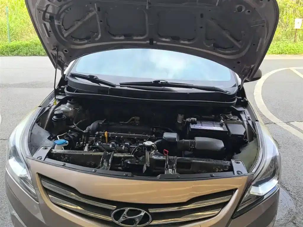 2014 Hyundai Reina 1.4L Automatic Intelligent GLS — миниатюра 20