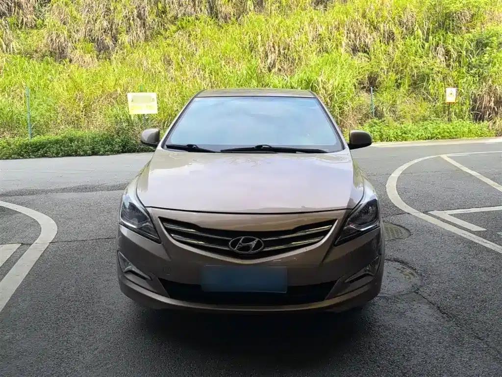 2014 Hyundai Reina 1.4L Automatic Intelligent GLS — миниатюра 3