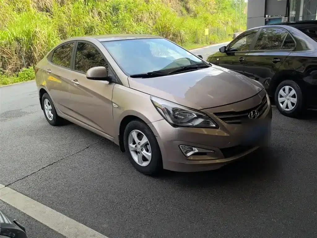 2014 Hyundai Reina 1.4L Automatic Intelligent GLS — миниатюра 4