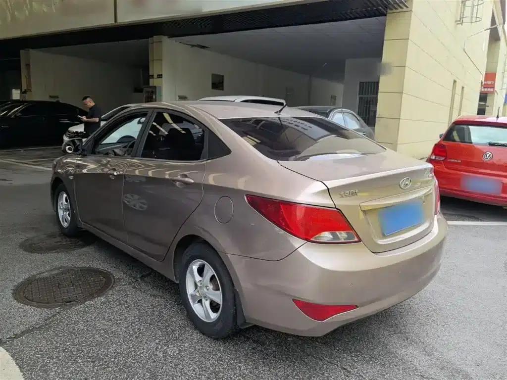2014 Hyundai Reina 1.4L Automatic Intelligent GLS — миниатюра 5