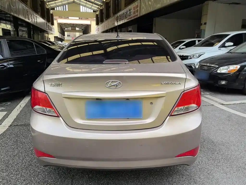 2014 Hyundai Reina 1.4L Automatic Intelligent GLS — миниатюра 6
