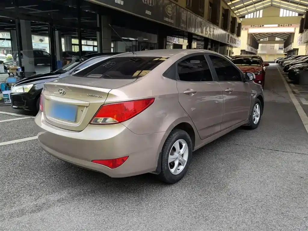 2014 Hyundai Reina 1.4L Automatic Intelligent GLS — миниатюра 7