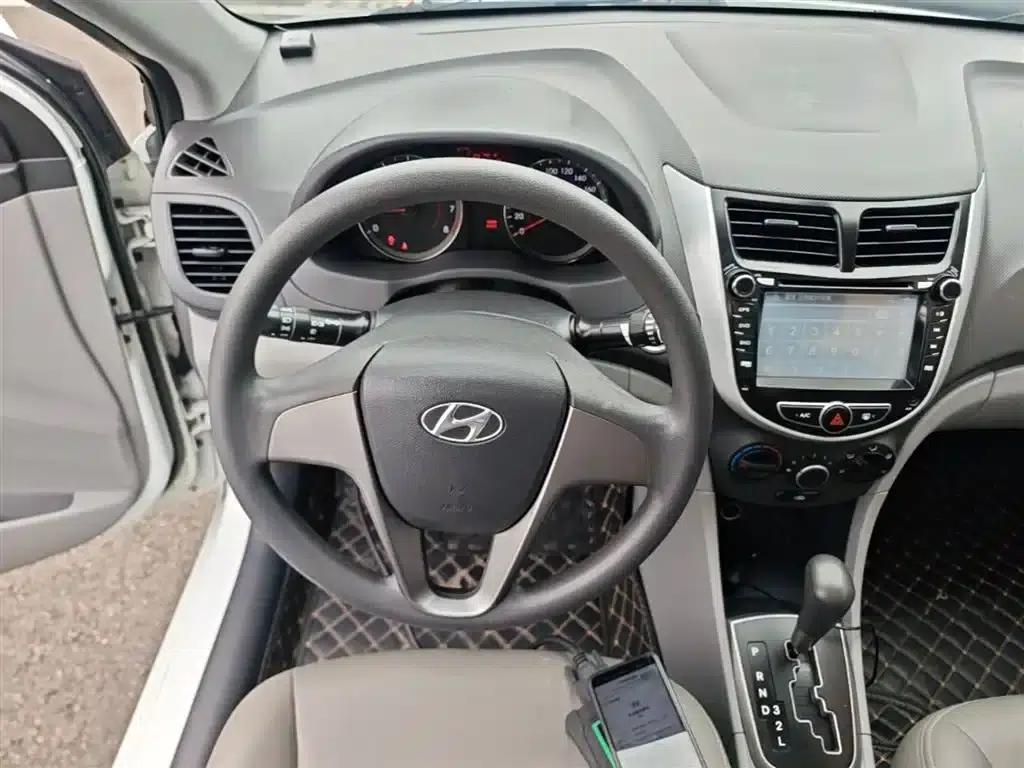 2014 Hyundai Reina 1.4L Automatic Leading Edition GLX — миниатюра 11