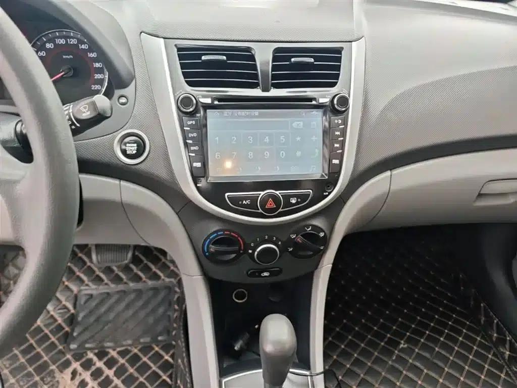 2014 Hyundai Reina 1.4L Automatic Leading Edition GLX — миниатюра 13