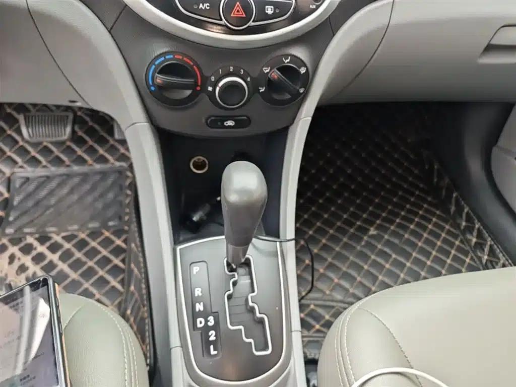 2014 Hyundai Reina 1.4L Automatic Leading Edition GLX — миниатюра 14