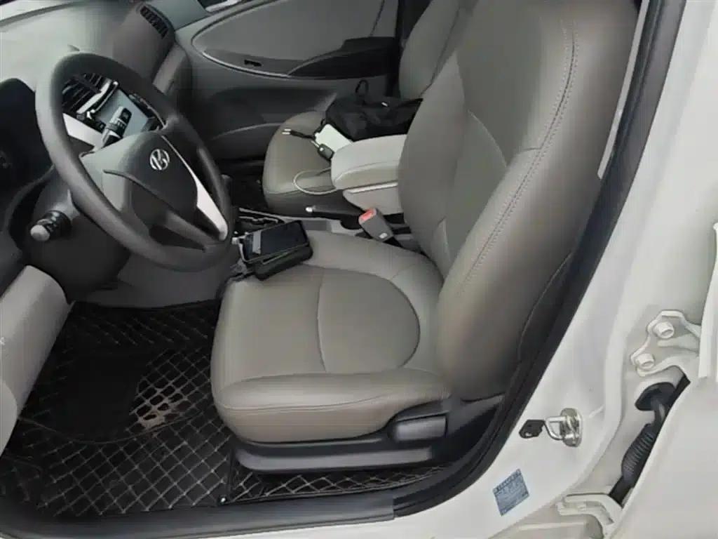 2014 Hyundai Reina 1.4L Automatic Leading Edition GLX — миниатюра 15