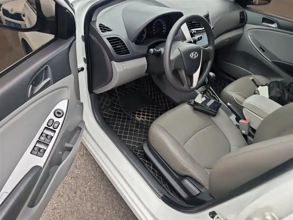 2014 Hyundai Reina 1.4L Automatic Leading Edition GLX — миниатюра 16