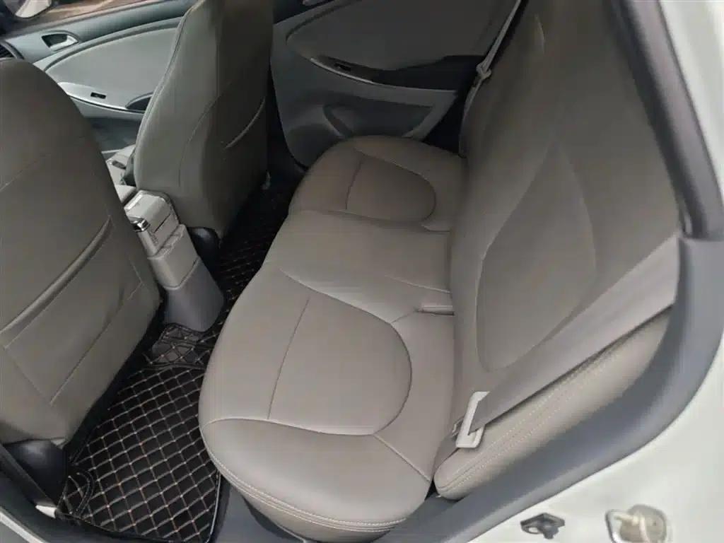 2014 Hyundai Reina 1.4L Automatic Leading Edition GLX — миниатюра 17