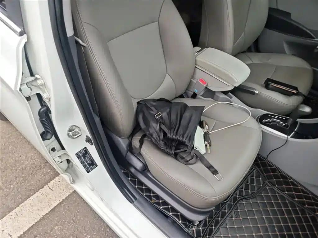 2014 Hyundai Reina 1.4L Automatic Leading Edition GLX — миниатюра 25