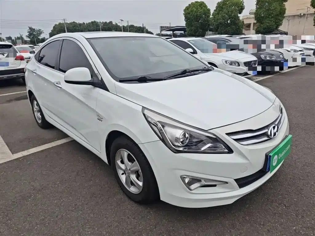 2014 Hyundai Reina 1.4L Automatic Leading Edition GLX — миниатюра 4