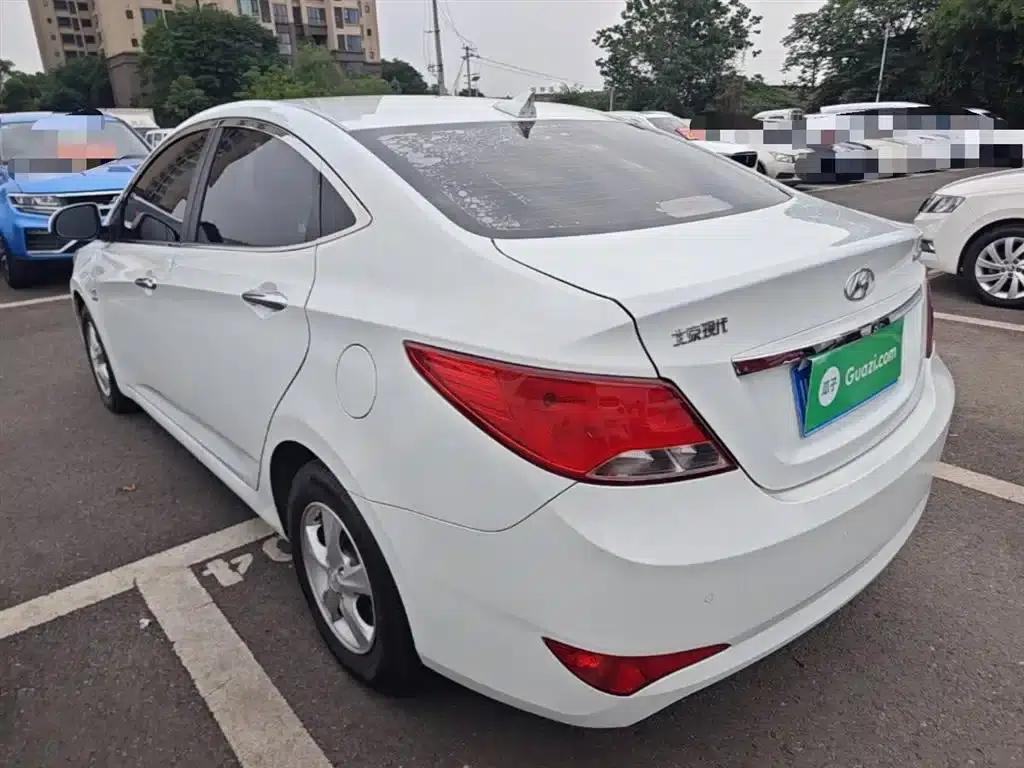 2014 Hyundai Reina 1.4L Automatic Leading Edition GLX — миниатюра 5