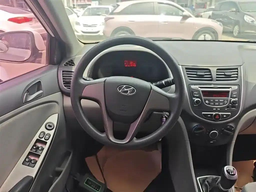 2014 Hyundai Reina 1.4L Manual Intelligent GLS — миниатюра 11