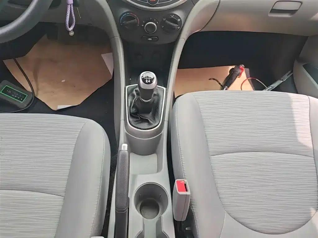 2014 Hyundai Reina 1.4L Manual Intelligent GLS — миниатюра 14
