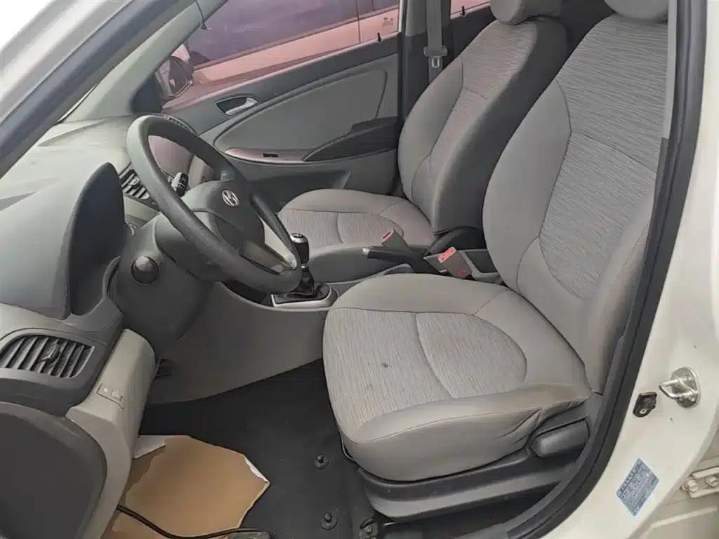 2014 Hyundai Reina 1.4L Manual Intelligent GLS — миниатюра 15