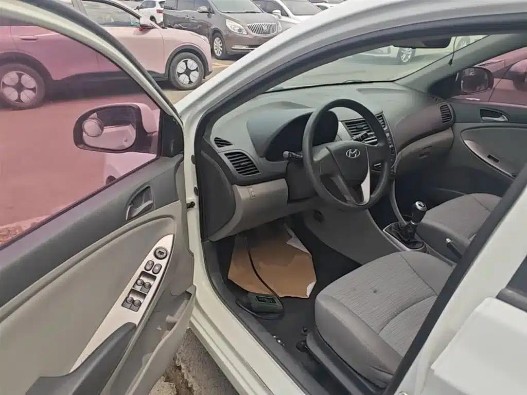 2014 Hyundai Reina 1.4L Manual Intelligent GLS — миниатюра 16