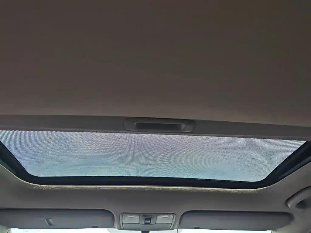 2014 Hyundai Reina 1.4L Manual Intelligent GLS — миниатюра 18