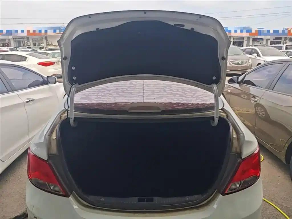 2014 Hyundai Reina 1.4L Manual Intelligent GLS — миниатюра 19