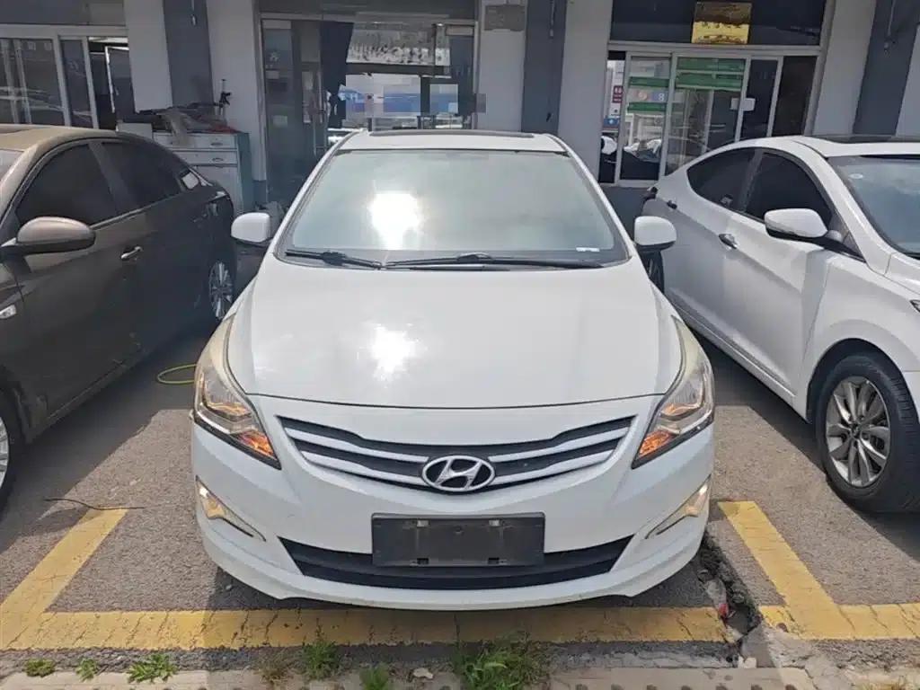 2014 Hyundai Reina 1.4L Manual Intelligent GLS — миниатюра 3