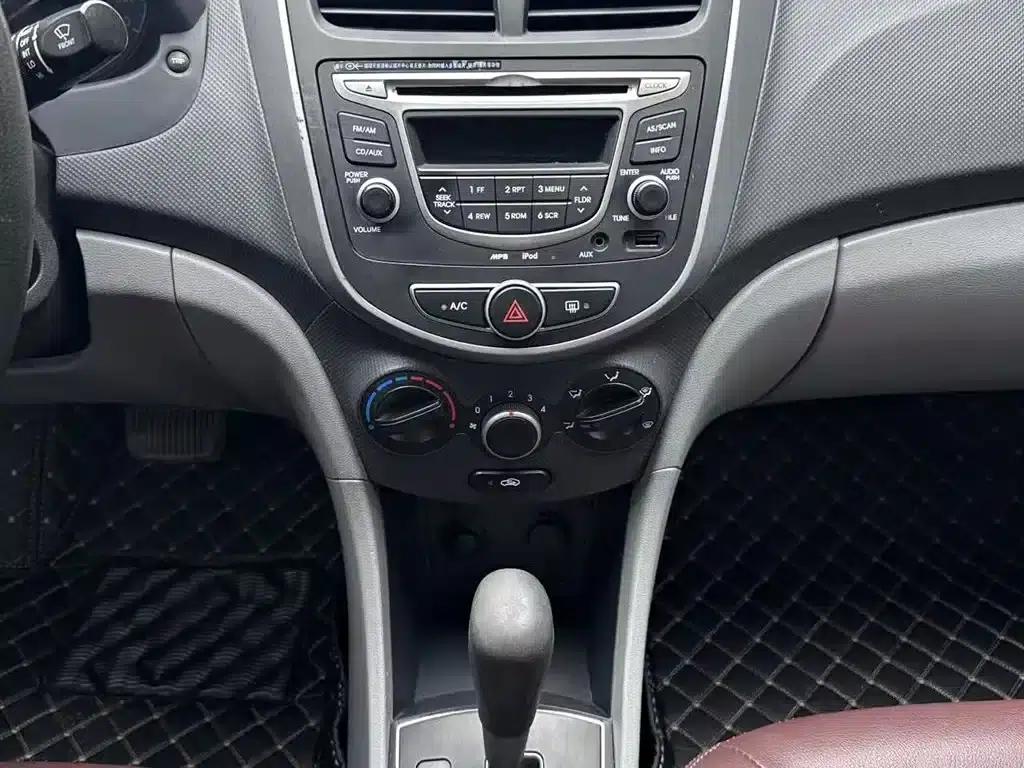 2016 Hyundai Reina 1.4L Automatic Intelligent GLS — миниатюра 15