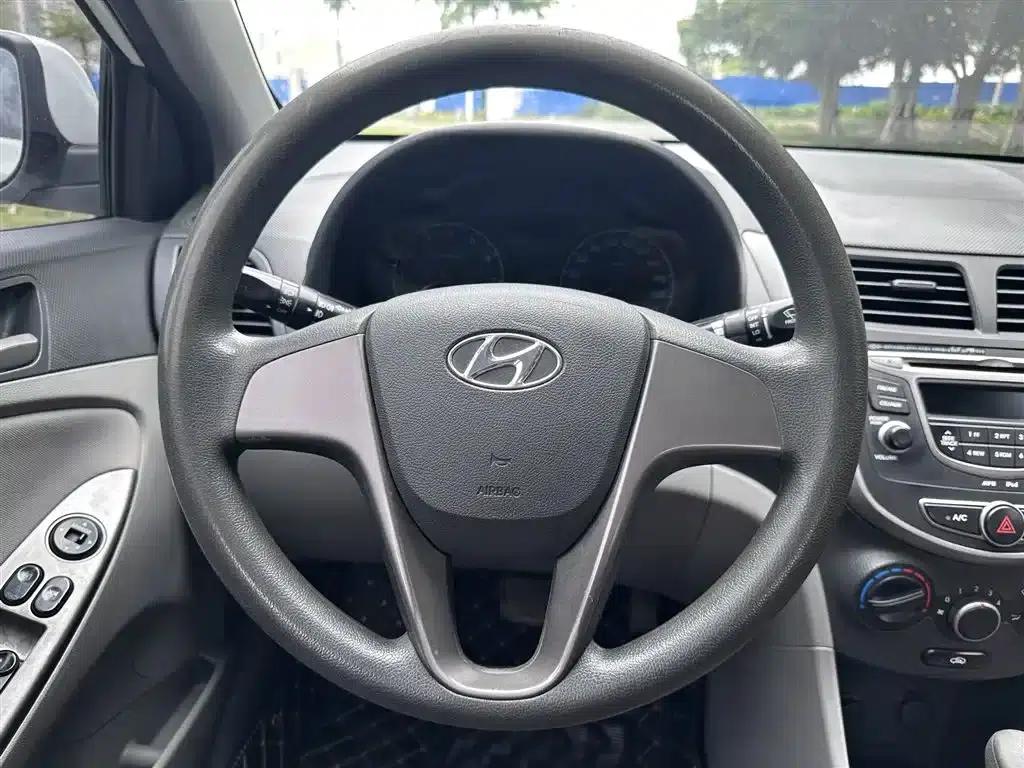 2016 Hyundai Reina 1.4L Automatic Intelligent GLS — миниатюра 16