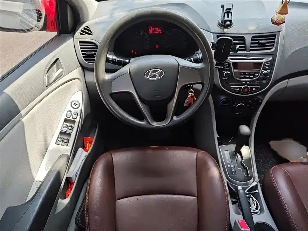 2016 Hyundai Reina 1.4L Automatic Intelligent GLS — миниатюра 3