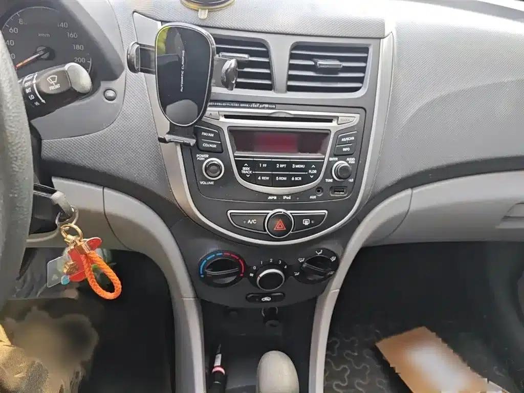 2016 Hyundai Reina 1.4L Automatic Intelligent GLS — миниатюра 6