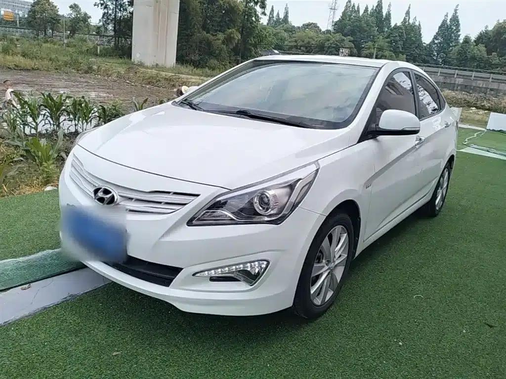 2014 Hyundai Reina 1.4L Manual Top-of-the-line Model — миниатюра 1
