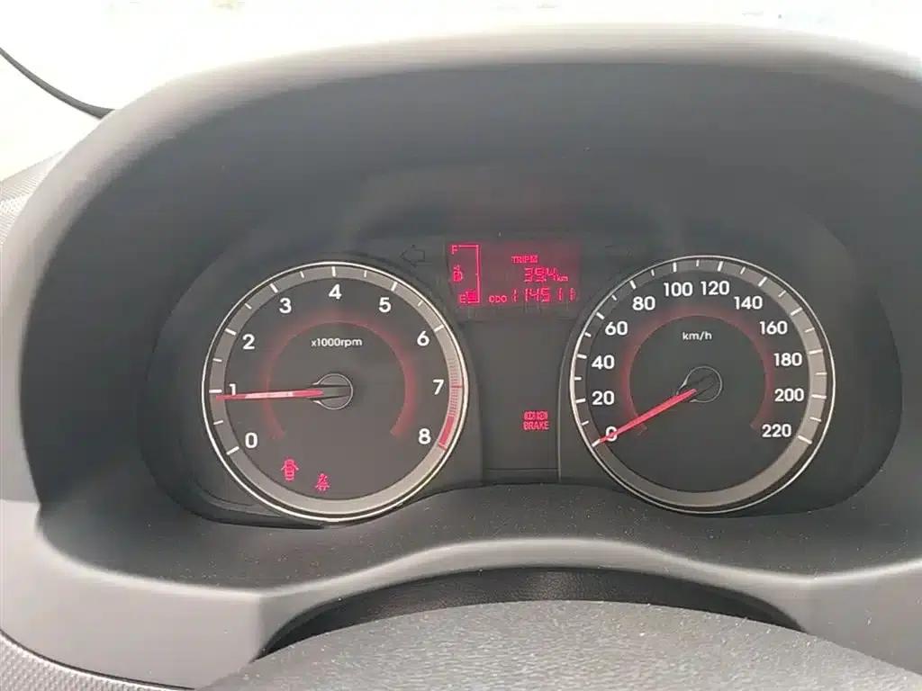 2014 Hyundai Reina 1.4L Manual Top-of-the-line Model — миниатюра 12
