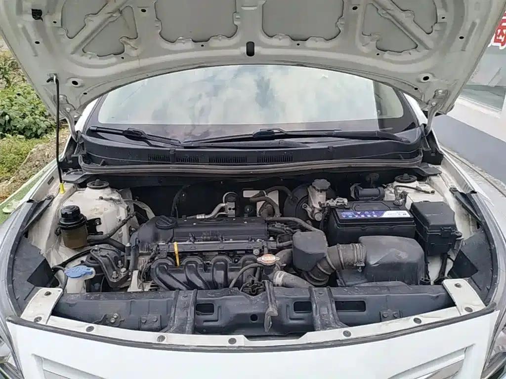 2014 Hyundai Reina 1.4L Manual Top-of-the-line Model — миниатюра 20