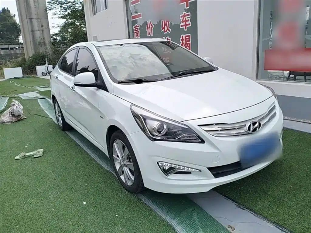 2014 Hyundai Reina 1.4L Manual Top-of-the-line Model — миниатюра 4